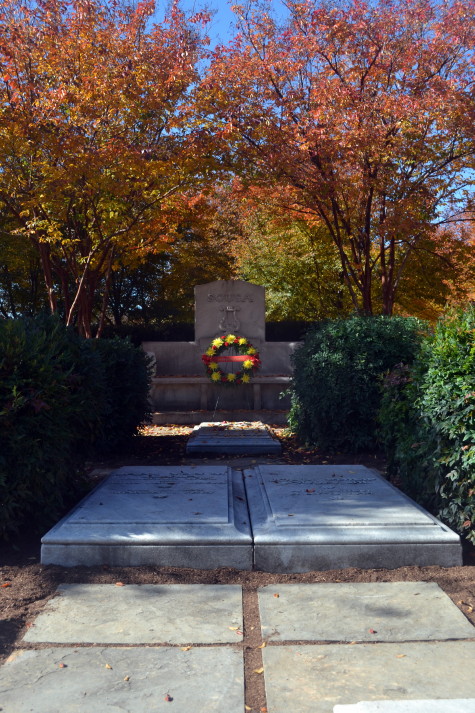 Sousa's grave, with a wreath laid by the leader of the United States Marine Band.