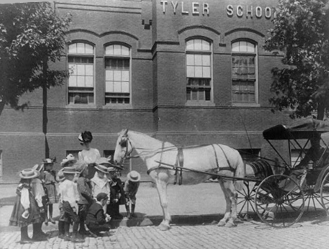 Students from Tyler school on Capitol Hill inspecting a horse and buggy. Ca. 1899. (LOC)