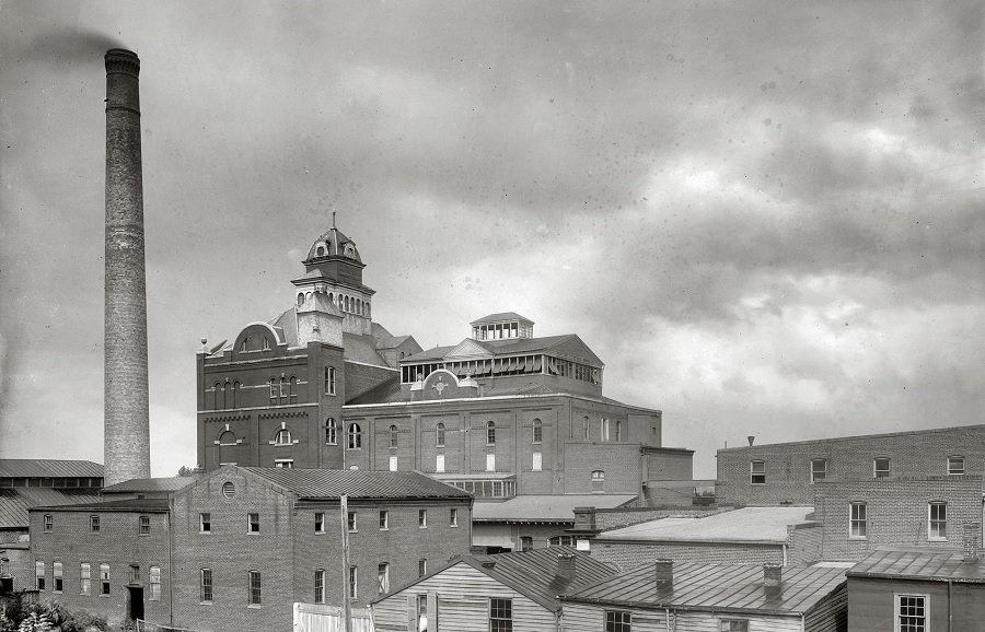 The National Capitol Brewing Co. brewery in 1917 (shorpy.com)